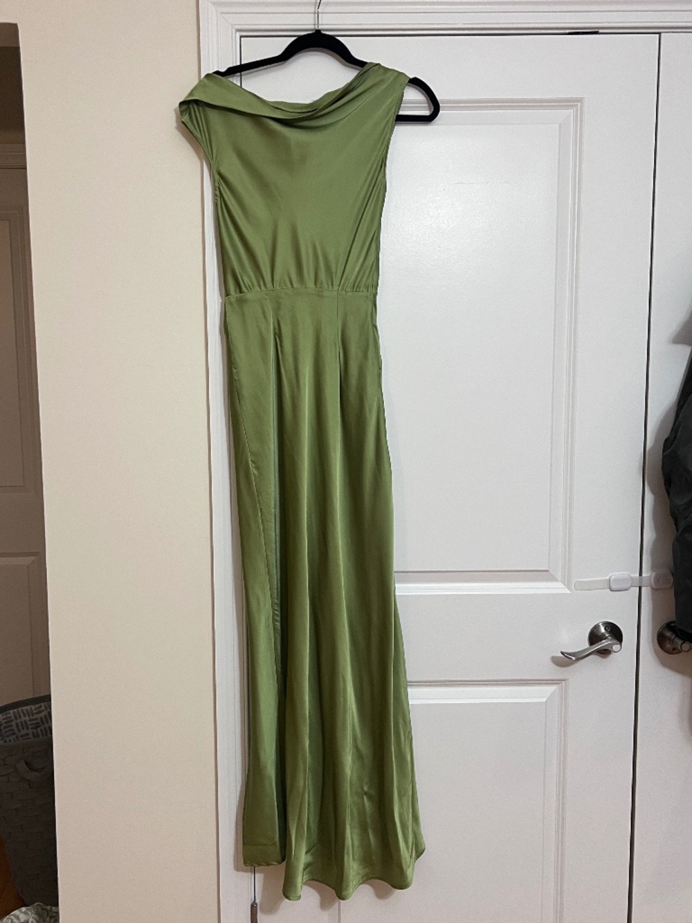 ASTR The Label Green Monroe Satin Off Shoulder Maxi Dress XS - Picture 9 of 10